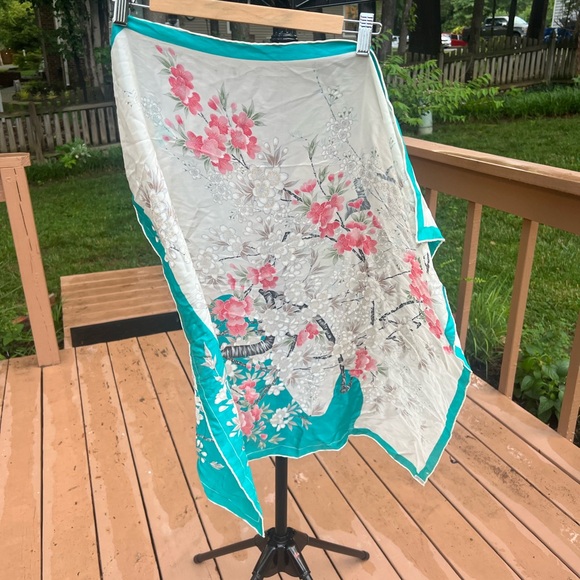 100% hand rolled silk scarf - Picture 1 of 7